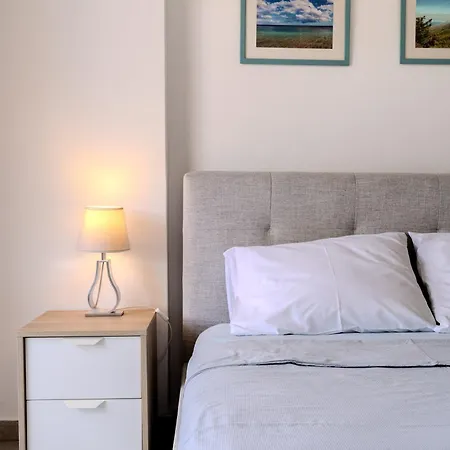 アパート Lazaros 1Bdr Suite 3 Min Walk To Finikoudes Beach ラルナカ