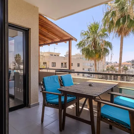 Lazaros 1Bdr Suite 3 Min Walk To Finikoudes Beach ラルナカ