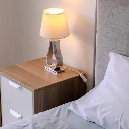 Lazaros 1Bdr Suite 3 Min Walk To Finikoudes Beach * ラルナカ