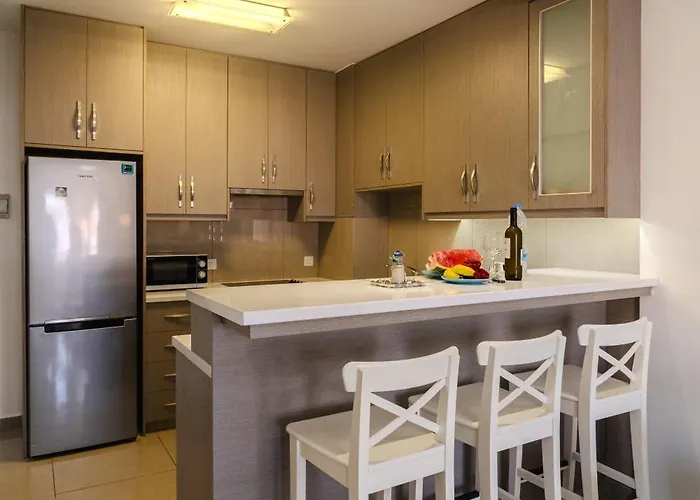 Апартаменти Lazaros Downtown