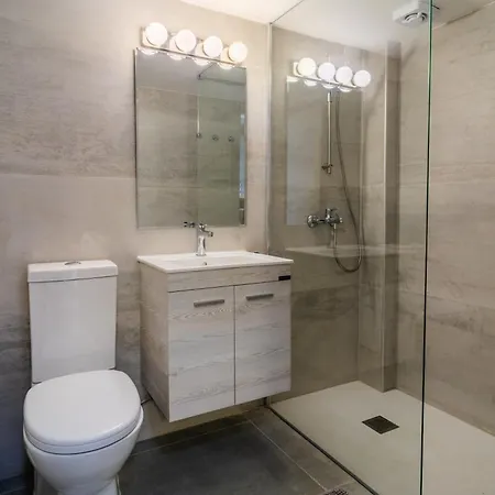 Lazaros 1Bdr Suite 3 Min Walk To Finikoudes Beach Lárnaka