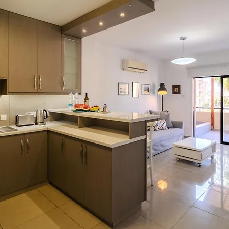 Apartman Lazaros 1Bdr Suite 3 Min Walk To Finikoudes Beach Lárnaka
